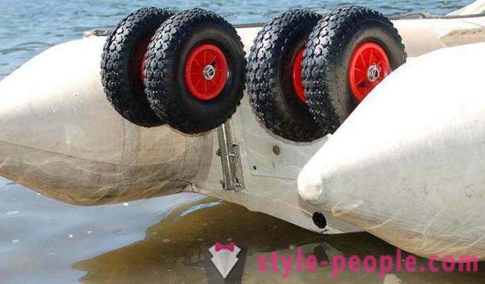 Hur akterspegel hjul för PVC-båtar med sina händer