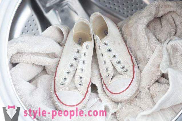 Hur att bleka vita sneakers hemma? användbara tips
