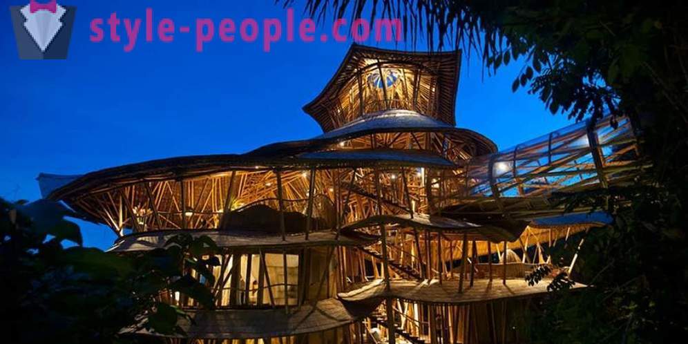 Hon slutade sitt jobb, gick till Bali och byggde ett lyxigt hus av bambu
