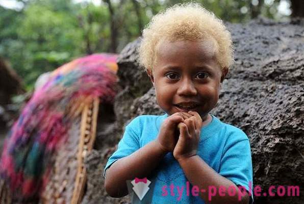 Historien om de svarta invånarna i Melanesia med blont hår
