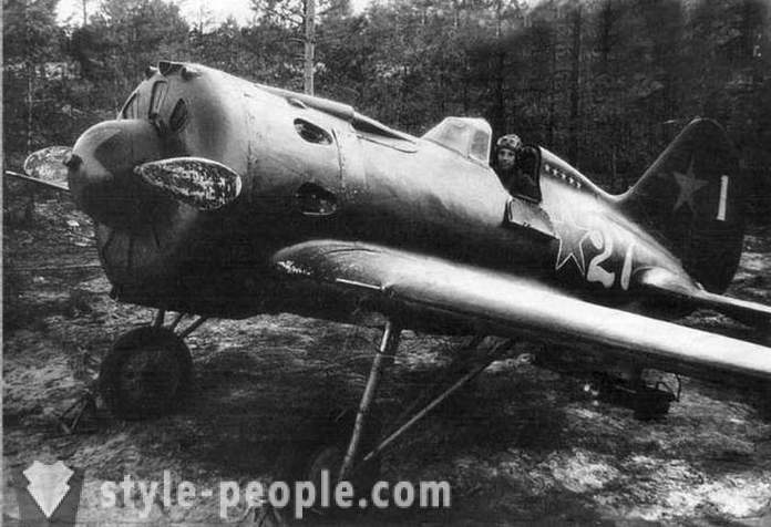 Historien om hur piloterna i Sovjetunionen lärt japanska kamikaze taktik
