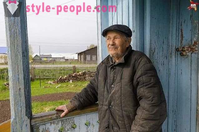 85-årig by lärare har samlats på huset, men han gav pengar till föräldralösa