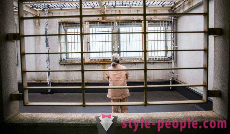 Äldre japanska människor tenderar att en lokal fängelse