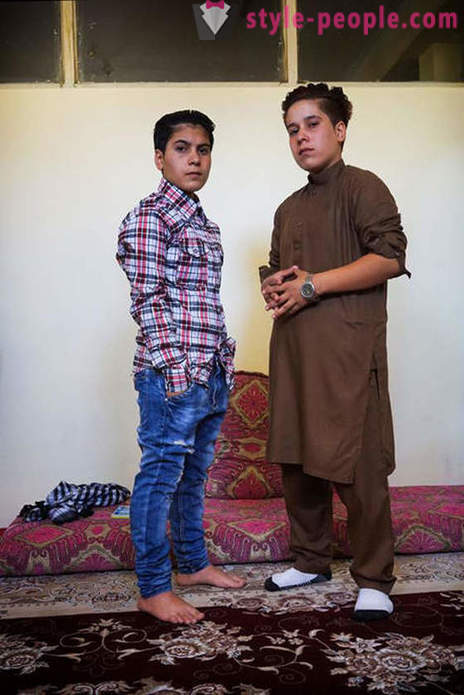 Varför upp som pojkar i Afghanistan, några flickor