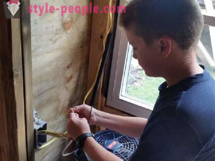 13-årig pojke byggde sig ett hus
