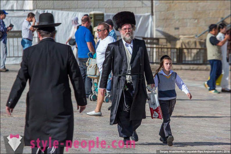 Varför religiösa judar bära speciella kläder