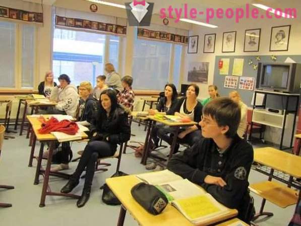 I Finland har skolor avskaffats studiet av ett andra tillstånd språk