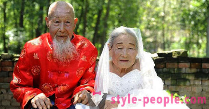 Efter 80 års äktenskap, paret äntligen ett bröllop fotografering