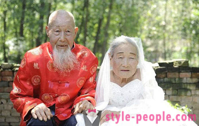 Efter 80 års äktenskap, paret äntligen ett bröllop fotografering