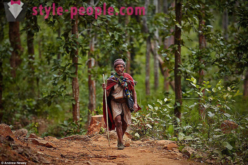 De sista jägare-samlare: livet av en primitiv stam i Nepal