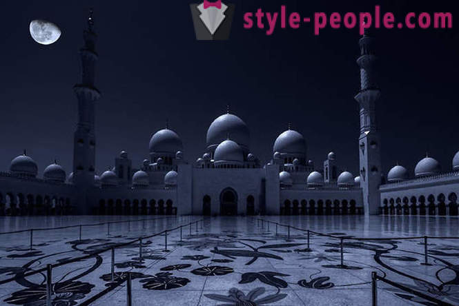 Sheikh Zayed Mosque - huvudshowcase outsägligt rika emiratet Abu Dhabi