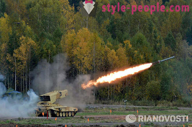 Rysk militär utrustning utställning i Nizhny Tagil