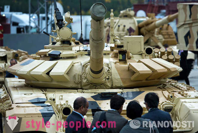 Rysk militär utrustning utställning i Nizhny Tagil