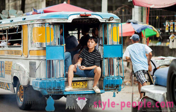 Bright filippinska jeepney