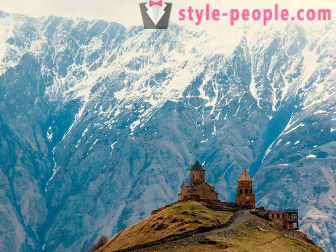 Res genom bergen i Kaukasus