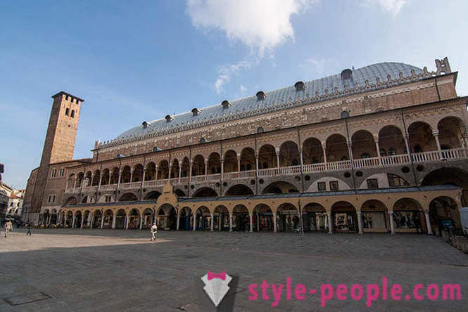 Gå igenom den italienska staden Padua