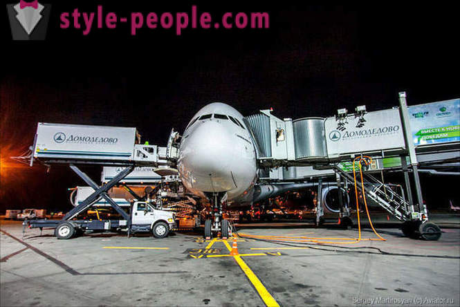 Hur att tjäna den största passagerarflygplan i Domodedovo