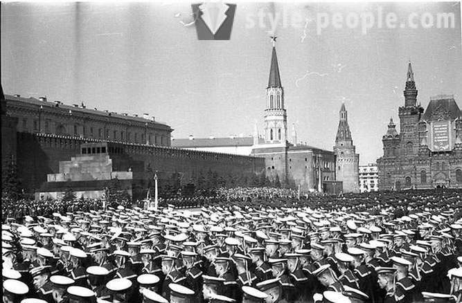 Paraden på Röda torget på 1 maj, 1951