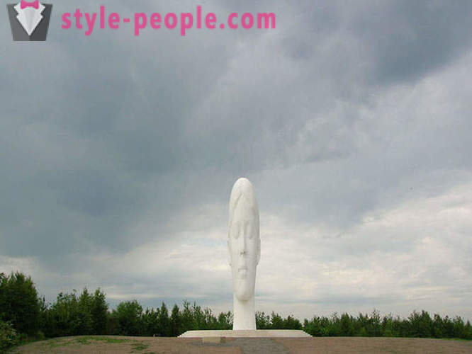 10 mest bisarra och konstiga statyer i världen