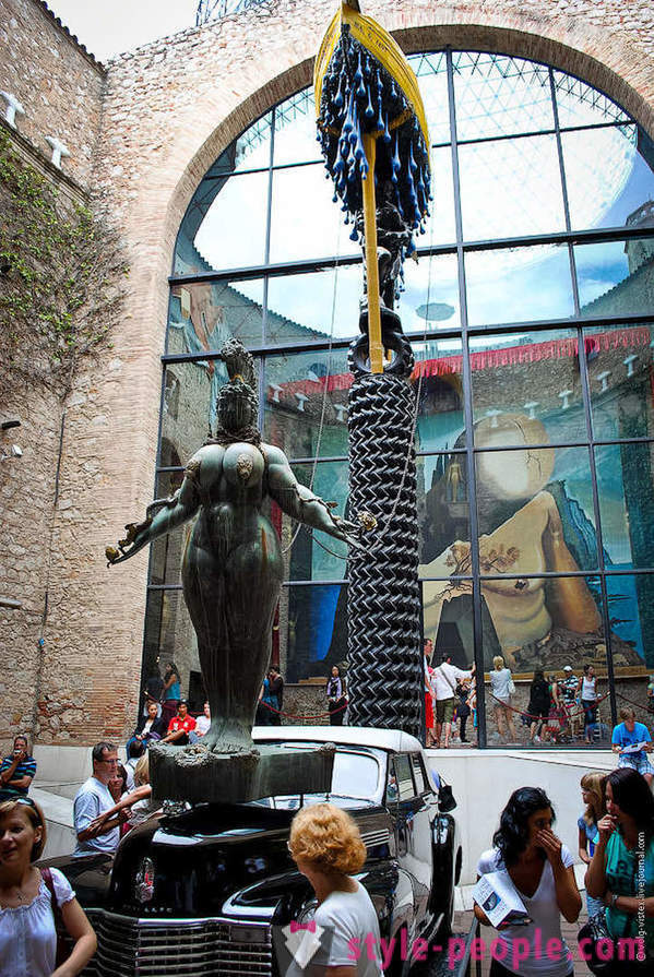 Salvador Dali Museum och slottet av sin hustru