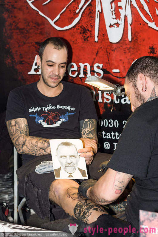 Tatueringskonsten vid den internationella kongressen i Berlin