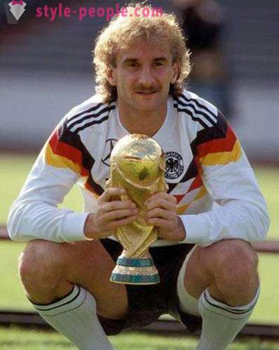 Rudi Völler - tysk fotbollsspelare och tränare: en biografi, sport prestationer