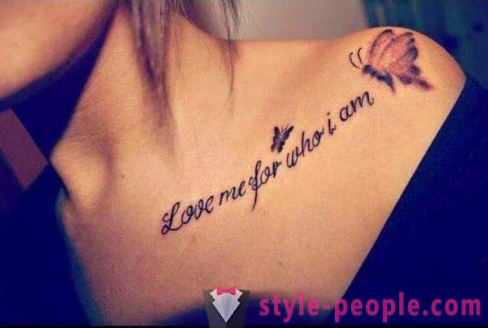 Vacker tatuering för flickor på axeln
