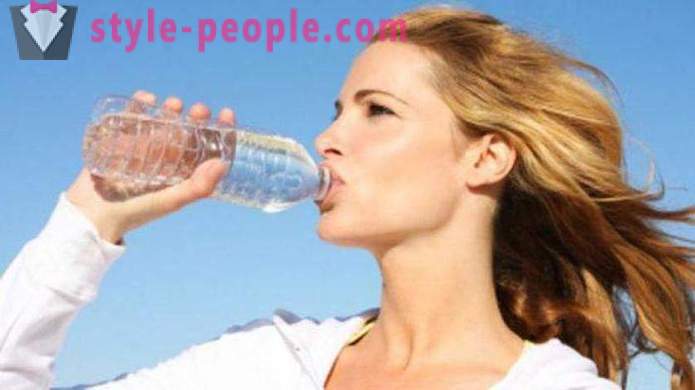 Kan jag dricka vattnet under ett träningspass på gymmet?