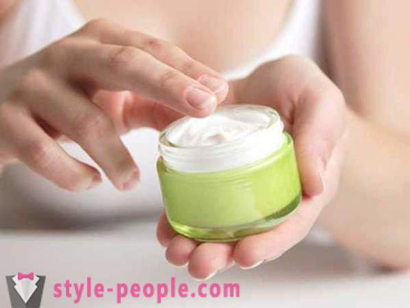 Hur man väljer en ansiktskräm för torr hud: tips och recensioner kosmetologer