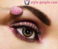 Makeup för stegvis ökande ögat (se bilden). Makeup för bruna ögon att öka ögat