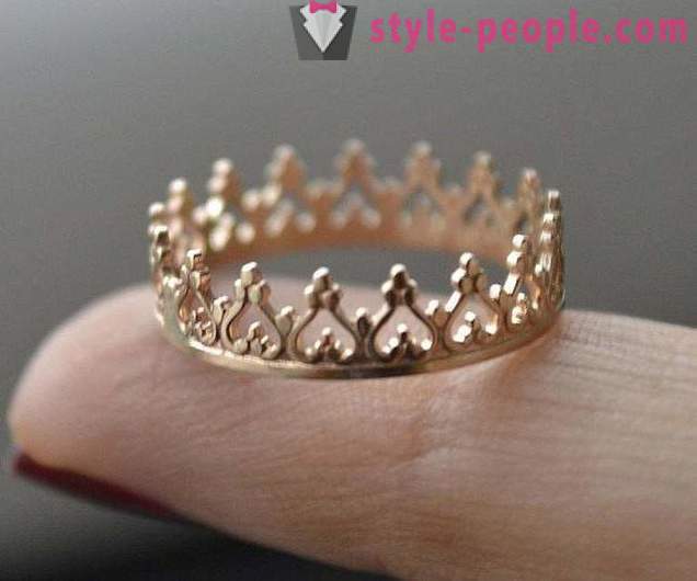 Ring i form av en krona. Guld, silver ring