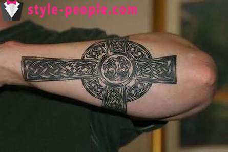 Cross tatuering på armen. dess värde