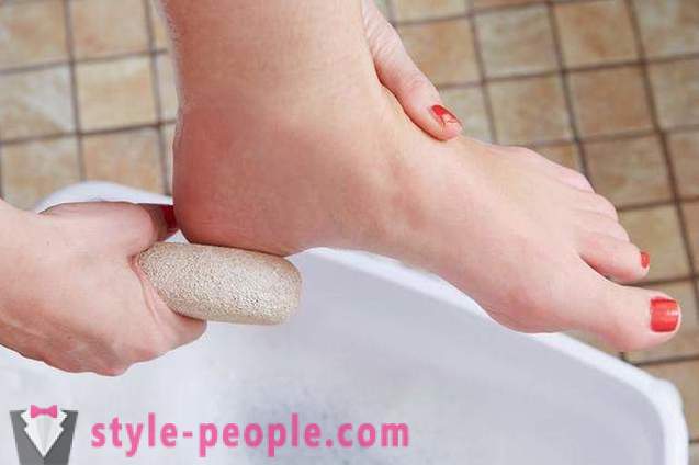 Torr hud på fötterna: Orsaker