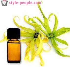 Eterisk olja av ylang-ylang kommer att hjälpa din hud i ansiktet och håret vara perfekt